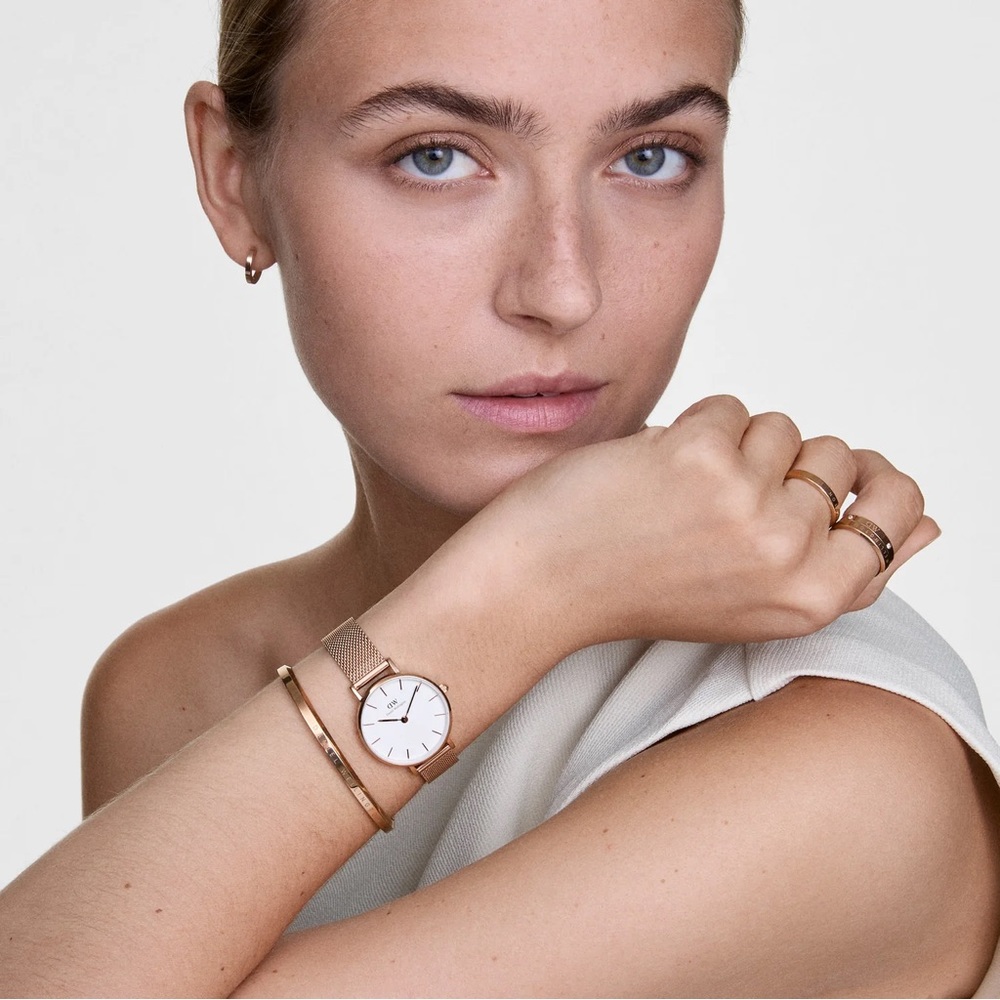 Daniel Wellington Rose Gold Mesh Watch - Picture 4 of 10